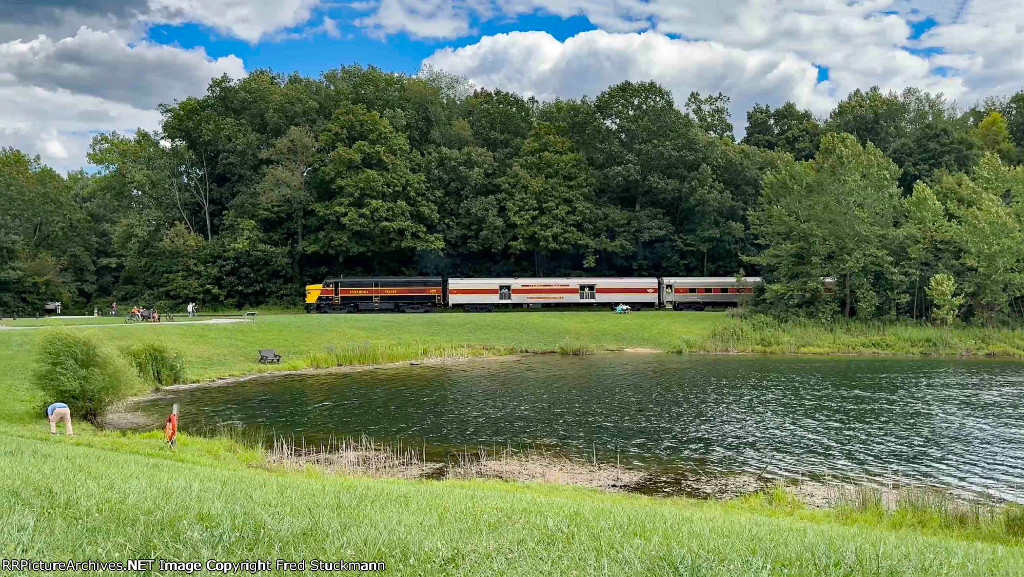 CVSR 6777 passes Indigo Lake.